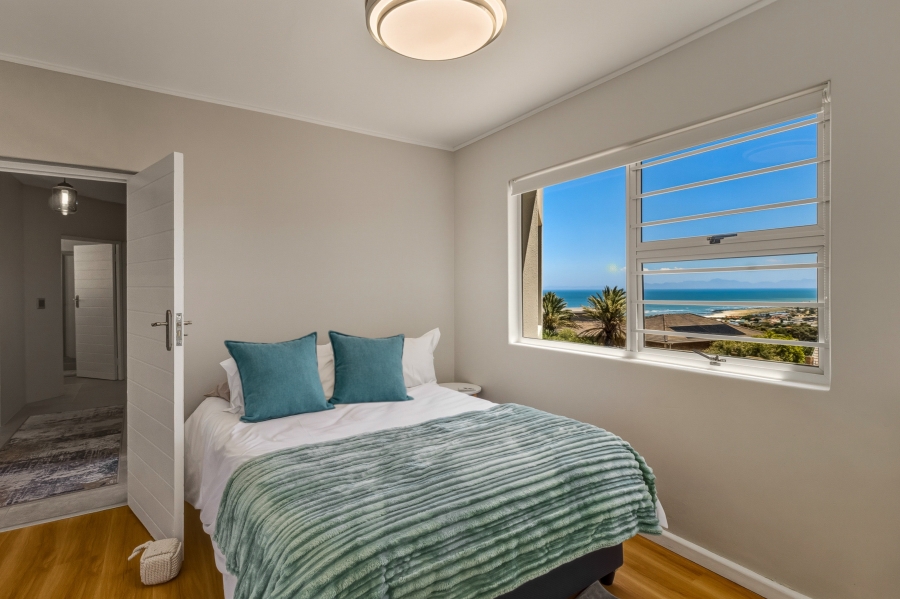 4 Bedroom Property for Sale in Gordon Heights Western Cape